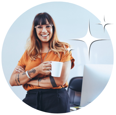 Onlinekurse erstellen und verkaufen automatisiert_bubble Handy zeigt Jyotima flak stehend mit rotem Anzug, sie hilft coaches und therapeuten ein automatisiertes onlinebusiness mit Onlinekursen und passivem einkommen aufzubauen